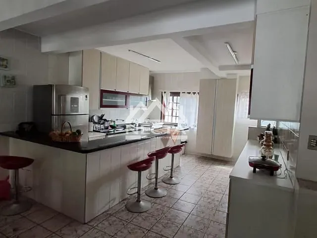 Casa com 210m² 2 quartos e 2 banheiros, à venda, no bairro Balneário Forest em Caraguatatuba