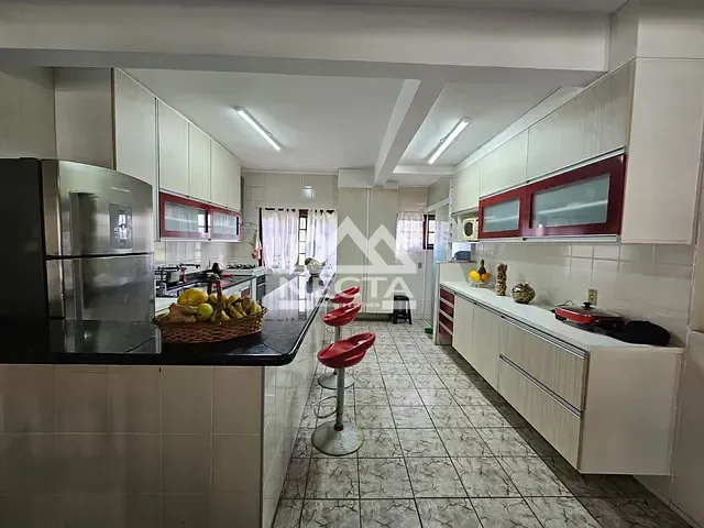 Sobrado com 210m² 2 quartos e 2 banheiros, à venda, no bairro Sumaré em Caraguatatuba