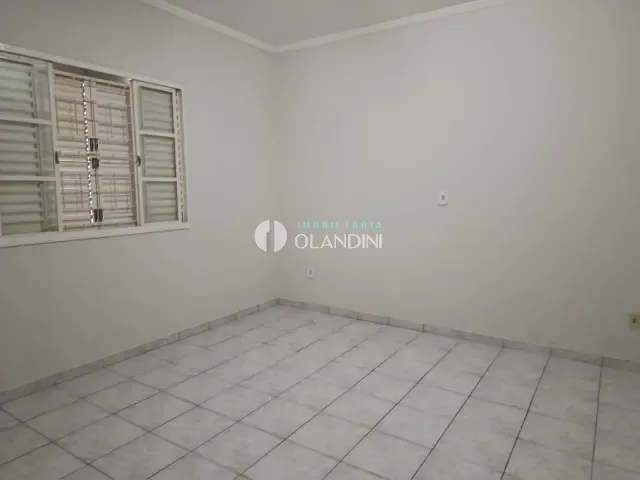 Casa com 300m² 3 quartos e 2 banheiros, para alugar, no bairro Egydio Tagliari em Artur Nogueira