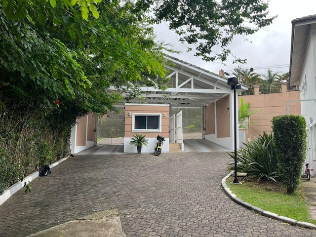 Casa com 324m² 4 quartos e 4 banheiros, à venda, no bairro Jardim Maria Tereza em Cotia
