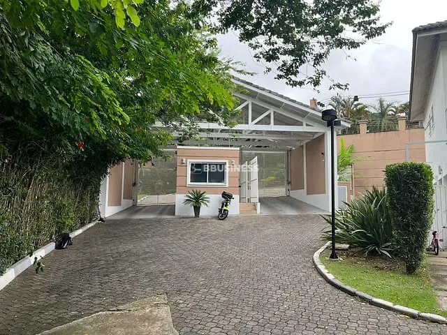 Casa com 324m² 4 quartos e 4 banheiros, à venda, no bairro Jardim Maria Tereza em Cotia