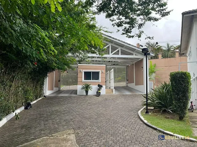 Casa com 324m² 4 quartos e 4 banheiros, à venda, no bairro Jardim Maria Tereza em Cotia