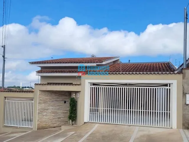 Casa com 340m² 3 quartos e 2 banheiros, à venda, no bairro Agenor de Lima em Guaxupé