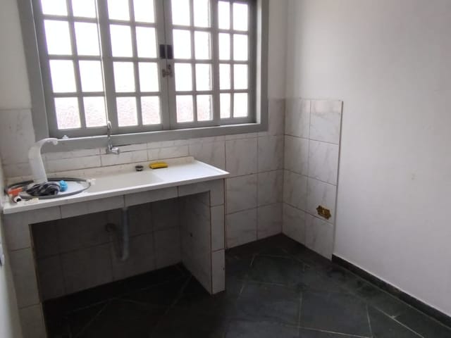 Casa 2 quartos e 2 banheiros, para alugar, no bairro Indaiá em Bertioga