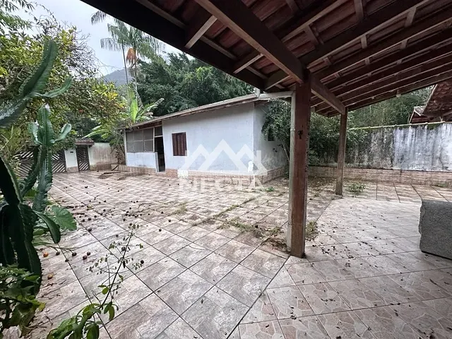 Casa com 360m² 3 quartos e 2 banheiros, à venda, no bairro Cidade Jardim em Caraguatatuba