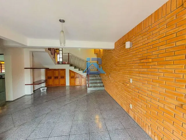 Casa com 250m² 3 quartos e 2 banheiros, à venda, no bairro Vila Brasileira em Itatiba