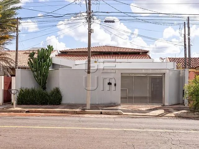 Casa com 388m² 4 quartos e 3 banheiros, à venda, no bairro Itamarati em Londrina