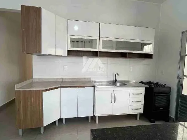 Casa 2 quartos e 1 banheiro, à venda, no bairro Cará-cará em Ponta Grossa