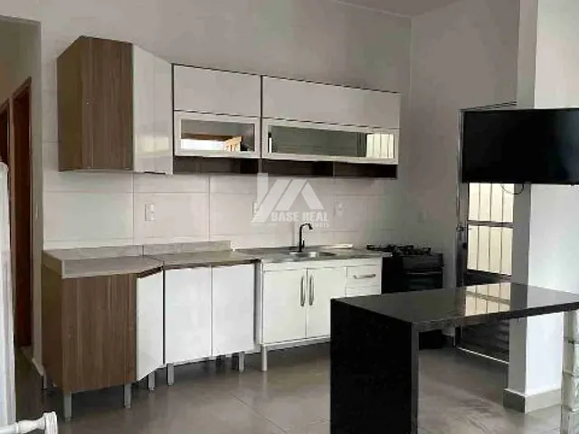 Casa 2 quartos e 1 banheiro, à venda, no bairro Cará-cará em Ponta Grossa