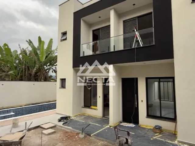 Casa com 97m² 2 quartos e 2 banheiros, à venda, no bairro Capricórnio II em Caraguatatuba