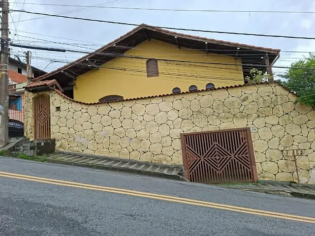 Casa com 250m² 3 quartos e 2 banheiros, à venda, no bairro Vila Bocaina em Mauá