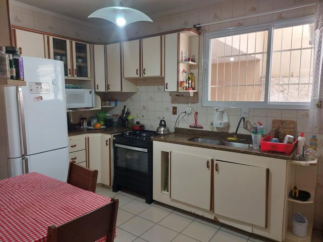 Casa com 300m² 4 quartos e 4 banheiros, à venda, no bairro Três Vendas em Pelotas