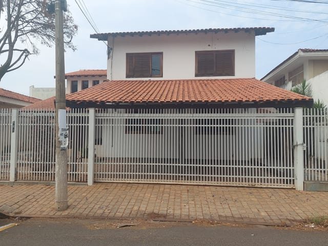 Casa com 473m² 3 quartos e 3 banheiros, à venda ou para alugar, no bairro Jardim Pérola em Birigüi