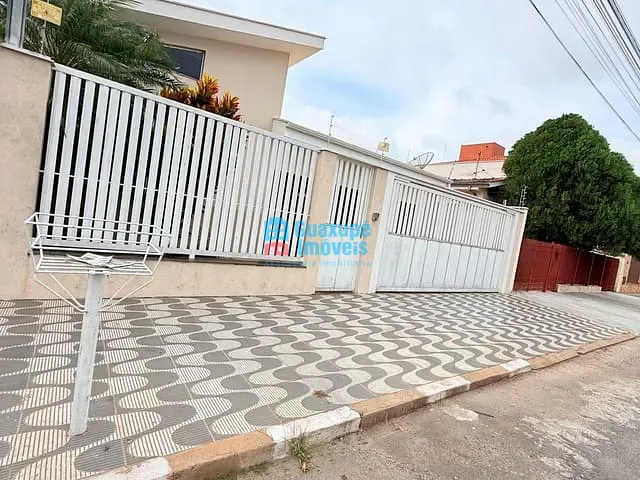 Casa 3 quartos e 4 banheiros, à venda, no bairro Parque das Orquídeas em Guaxupé