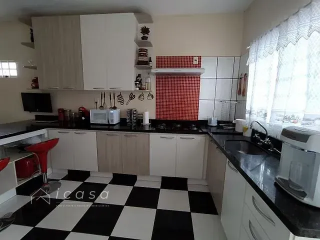 Casa com 175m² 3 quartos e 2 banheiros, à venda, no bairro Vila Santos em Caçapava