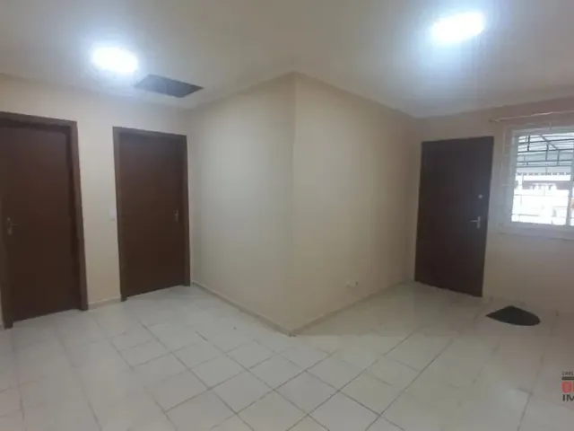 Casa 2 quartos e 1 banheiro, para alugar, no bairro Uberaba em Curitiba