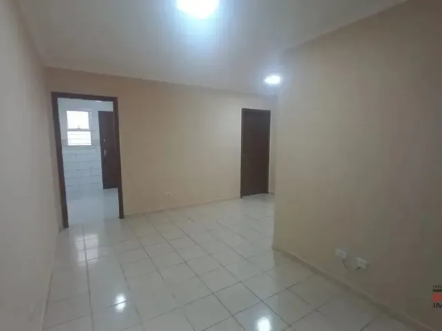 Casa 2 quartos e 1 banheiro, para alugar, no bairro Uberaba em Curitiba