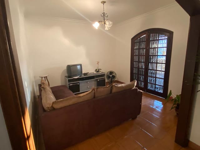 Casa com 330m² 3 quartos e 2 banheiros, à venda, no bairro Parque Tabaeté em Taubaté
