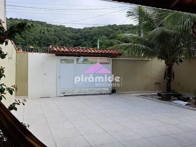 Casa com 300m² 3 quartos e 1 banheiro, à venda, no bairro Jardim do Sol em Caraguatatuba
