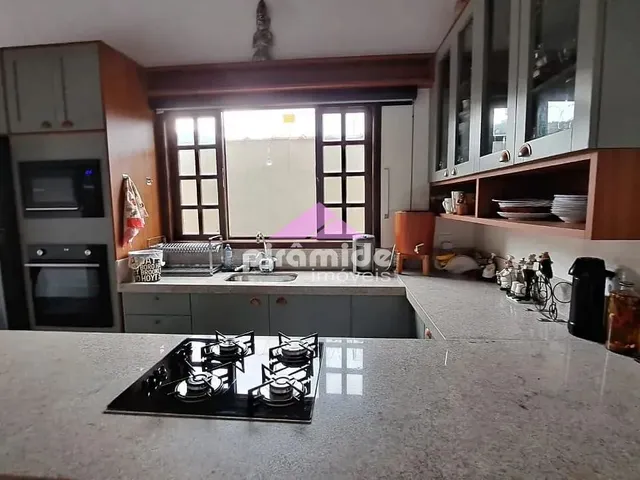 Casa com 300m² 3 quartos e 1 banheiro, à venda, no bairro Jardim do Sol em Caraguatatuba