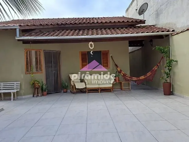 Casa com 300m² 3 quartos e 1 banheiro, à venda, no bairro Jardim do Sol em Caraguatatuba