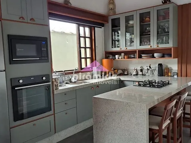 Casa com 300m² 3 quartos e 1 banheiro, à venda, no bairro Jardim do Sol em Caraguatatuba