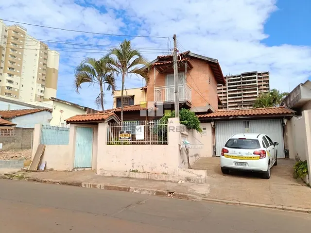 Casa com 620m² 3 quartos e 2 banheiros, à venda, no bairro Centro em Sumaré