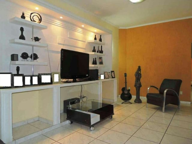 Casa com 399m² 4 quartos e 1 banheiro, à venda, no bairro Vila Molica em Guaratinguetá