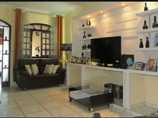 Casa com 399m² 4 quartos e 1 banheiro, à venda, no bairro Vila Molica em Guaratinguetá