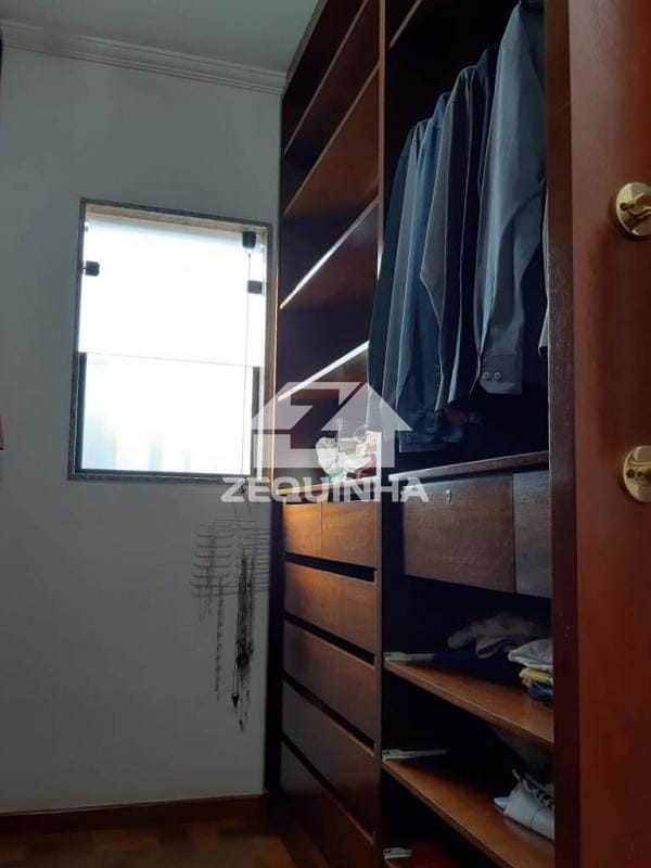 Casa à venda com 4 quartos, 179m² - Foto 4