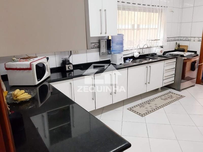 Casa à venda com 4 quartos, 179m² - Foto 15