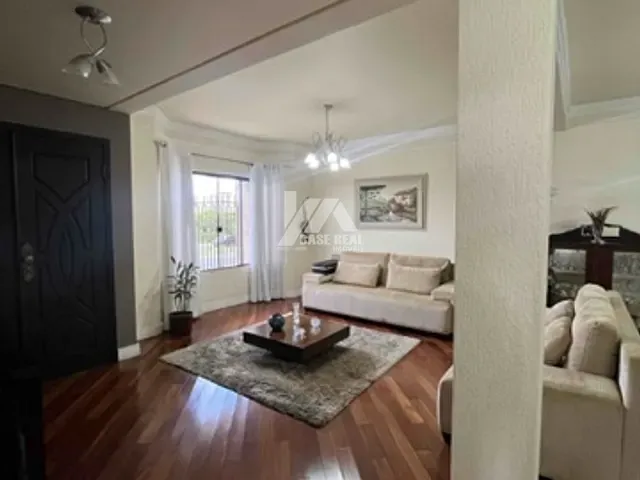 Casa com 400m² 3 quartos e 4 banheiros, à venda, no bairro Centro em Ponta Grossa