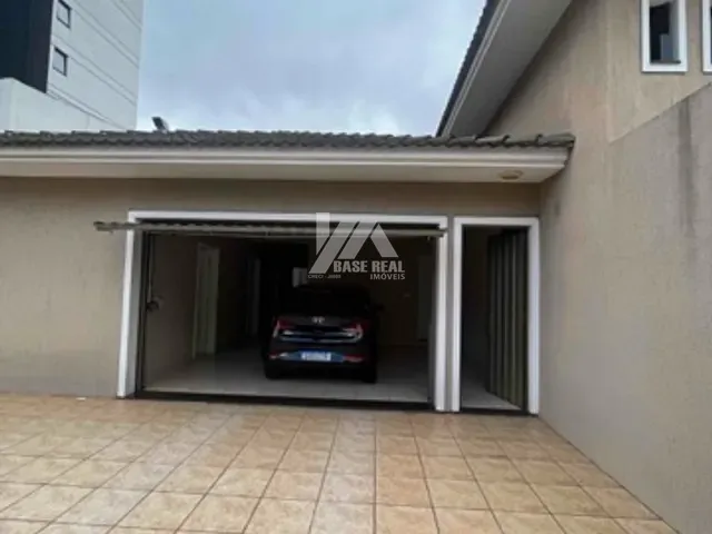 Casa com 400m² 3 quartos e 4 banheiros, à venda, no bairro Centro em Ponta Grossa