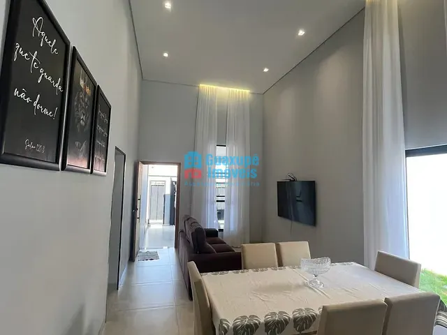 Casa 3 quartos e 3 banheiros, à venda, no bairro Catetos em Guaxupé