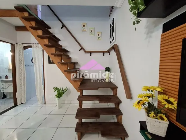 Casa com 300m² 3 quartos e 3 banheiros, à venda, no bairro Jardim Primavera em Caraguatatuba
