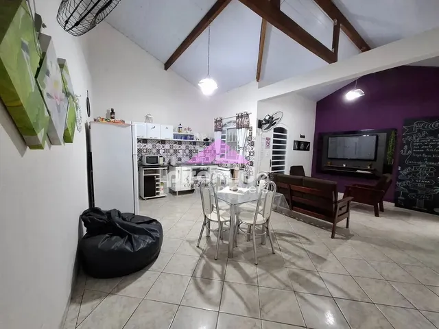 Casa com 300m² 3 quartos e 3 banheiros, à venda, no bairro Jardim Primavera em Caraguatatuba