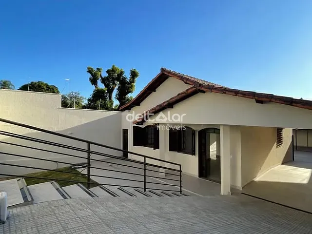 Casa com 360m² 3 quartos e 2 banheiros, para alugar, no bairro Santa Branca em Belo Horizonte