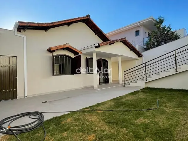 Casa com 360m² 3 quartos e 2 banheiros, para alugar, no bairro Santa Branca em Belo Horizonte