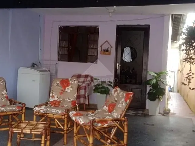 Casa com 329m² 1 quarto e 1 banheiro, à venda, no bairro Vila Assis Brasil em Mauá