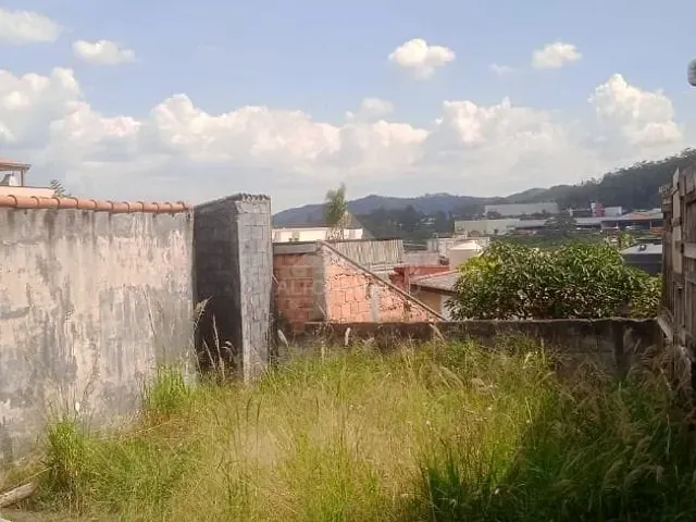 Casa com 329m² 1 quarto e 1 banheiro, à venda, no bairro Vila Assis Brasil em Mauá