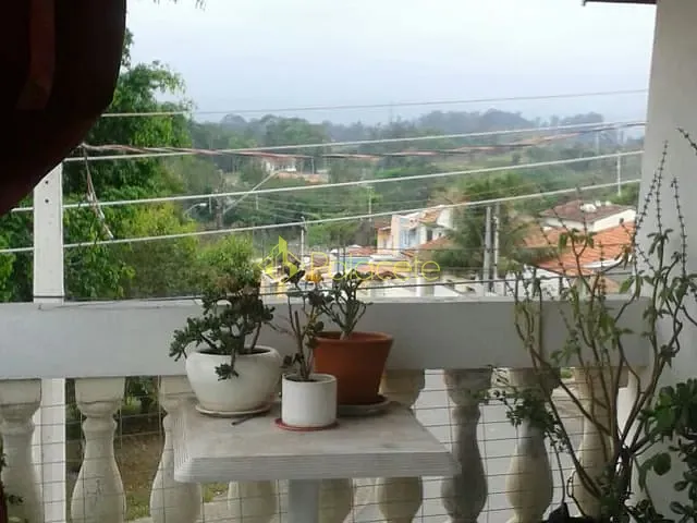 Casa com 188m² 5 quartos e 2 banheiros, à venda, no bairro Jardim Santa Luzia em Pindamonhangaba