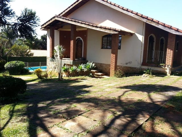 Casa com 2400m² 4 quartos e 5 banheiros, à venda, no bairro Água Espraiada em Cotia