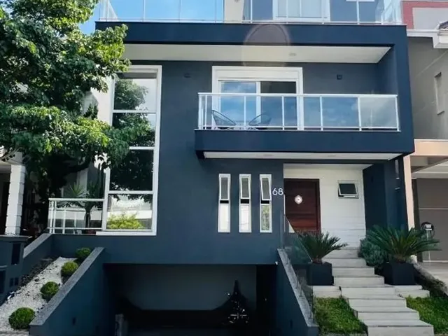 Casa com 200m² 4 quartos e 5 banheiros, à venda, no bairro Santa Cândida em Curitiba