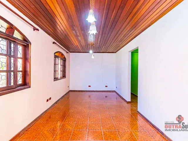 Casa com 420m² 3 quartos e 2 banheiros, à venda, no bairro Capão Raso em Curitiba