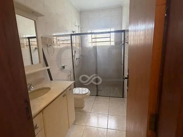Casa com 300m² 4 quartos e 3 banheiros, para alugar, no bairro Jardim Planalto em Jaguariúna