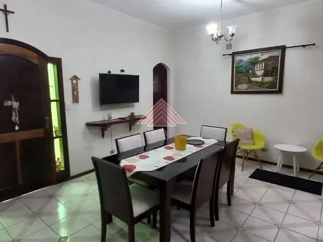 Casa com 500m² 5 quartos e 3 banheiros, à venda, no bairro Vila Nossa Senhora das Vitórias em Mauá