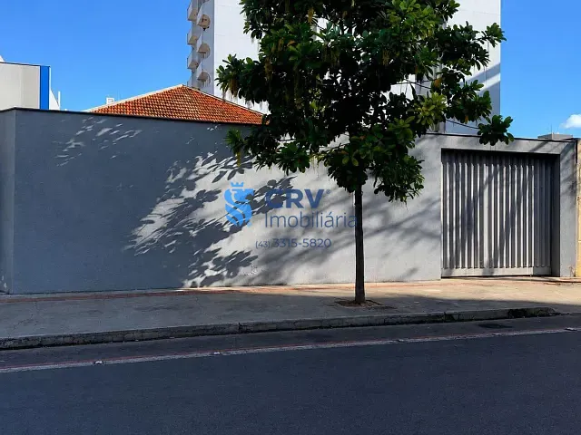 Casa à venda ou para alugar, no bairro Centro em Londrina
