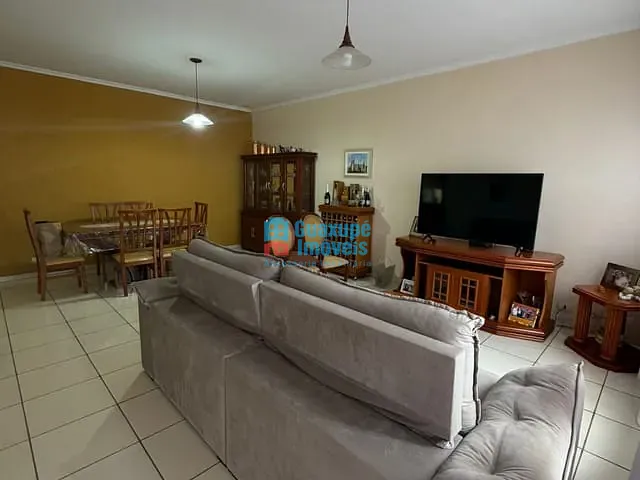 Casa 3 quartos e 3 banheiros, à venda, no bairro Jardim Tres Rosas em Guaxupé