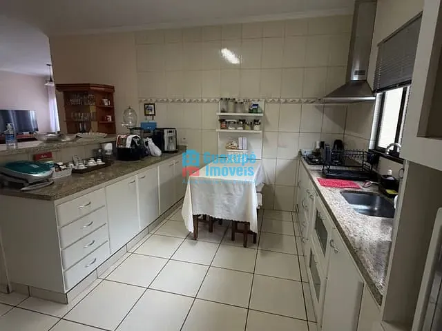 Casa 3 quartos e 3 banheiros, à venda, no bairro Jardim Tres Rosas em Guaxupé