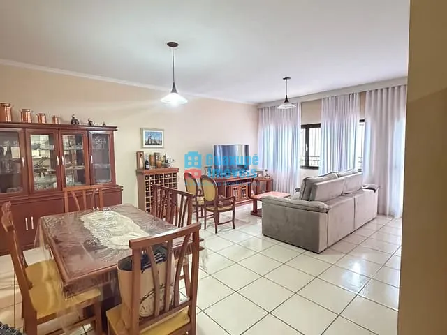 Casa 3 quartos e 3 banheiros, à venda, no bairro Jardim Tres Rosas em Guaxupé